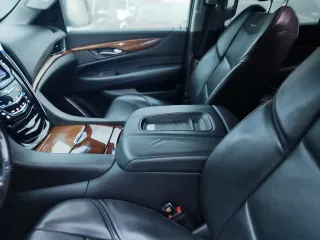 Cadillac Escalade (Vin Y3WS47KJ5GB005523) 2016 г.в. На имущество наложены ограничения в виде запрета на регистрационные действия. Имущество находится в залоге у АО "Кредит Европа Банк (Россия)". Автомобиль на ходу, имеет недостатки: требуется замена аккумулятора. Ознакомление с имуществом…