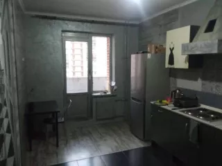 Квартира площадью 101,3 м2 по адресу: Санкт-Петербург, Коломяжский пр-кт, д. 15, корп. 2, лит. А, кв. 1207. Кадастровый номер 78:34:0410401:3102. Находится в совместной собственности с супругой. Имеется задолженность за ЖКУ