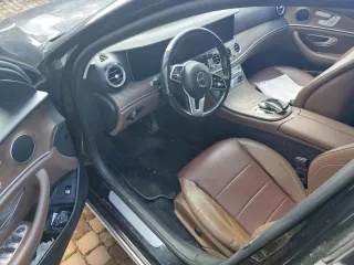 Автомобиль марки Mercedes-Benz E class, VIN: WDD2130871A646389, 2019 года выпуска, государственный регистрационный знак: X757ТА 178. Зарегистрированные обременения: залог в пользу АО «ЮниКредит Банк», запреты на регистрационные действия, установленные службой судебных приставов. Автомобиль не на…