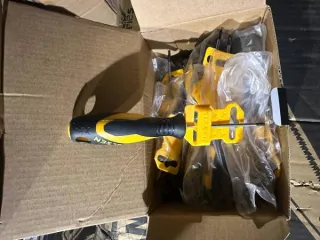 Звездочка велосипедная, 3 грузовых места. Металлическая форма для выпечки кексов, арт. КН-1361. Металлическая складная полка, арт. НК-3913. Запчасти для автомобиля: корпус заднего багажника пластмассовый, артикул K001-1027434-9. Мини-вафельница, арт. 070, вес брутто, 16 грузовых мест. Фара…