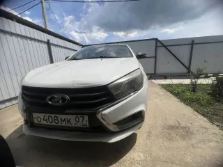 Lada Vesta, 2018 года, 106 лс, 266386 км. Легковой автомобиль, марка: LADA, модель: VESTA, год изготовления: 2018, цвет: белый, VIN: XTAGFL110JY172826, ПТС: 39УЕ070906, г/н: О408МК07. Объект в залоге, залогодержатель АО "ТБАНК".