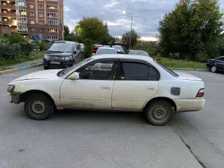 Toyota Corolla 1995, автомобиль Toyota Corolla, 1995 года выпуска, VIN: отсутствует, государственный регистрационный знак: О758РС154, цвет: белый.