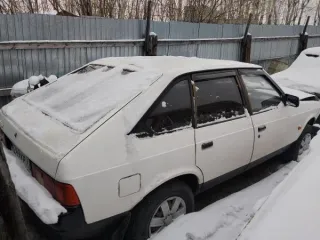 Toyota Corolla Fielder. Имеются повреждения лакокрасочного покрытия, трещины на переднем и заднем бампере, мелкие вмятины. Сведения в реестре уведомлений о залоге движимого имущества отсутствуют. Hyundai Solaris, без госномера, белого цвета, № кузова Z94CT41CBHR490664, ПТС 78 ОН 892760, ключ от…