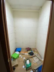 Нежилое помещение 46,4 кв.м, Новосибирская обл. помещение в Новосибирской обл., 46,4 кв.м, еще помещение в Новосибирской обл., 46,4 кв.м, еще нежилое помещение №14 (офисное) 46,4 кв.м. Местонахождение: Новосибирская обл., г. Бердск, Речкуновская зона отдыха, тер. МК «Сибиряк», корпус 1, пом. 14…