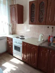 Квартира 28,5 кв.м, Новосибирская обл., 1 комн. по адресу: Новосибирская область, р-н Искитимский, р.п. Линево, пр-кт Мира, д.30, кв.53 (54:07:020102:1178). Вид права: общая совместная собственность. Находится в залоге у ПАО «Сбербанк». Цена: 1 778 400 руб.