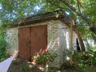 Земельный участок 553 кв.м с постройками, Владимирская область, Гороховецкий район, город Гороховец, улица Гагарина, дом 46. Категория земель: земли населенных пунктов. Вид разрешенного использования: под зданием государственной семенной инспекции. Кадастровый номер участка: 33:09:010404:2. На…