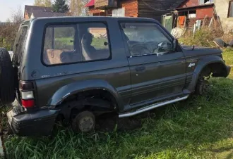 Mitsubishi Pajero 1992 года, 110 лс, пробег 289539 км, полный привод. VIN: JMB0RV230MJ000646, цвет кузова темно-серый, бензиновый двигатель 2.5 л (2454 куб.см). ПТС 74 КХ 528993 от 07.08.2007, госномер М404УО22.