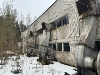 Здание котельной 1030,1 кв.м с земельным участком 3158 кв.м, Ленинградская область Нежилое двухэтажное здание котельной общей площадью 1030,1 кв.м., кадастровый номер 47:01:1706001:12602, вместе с земельным участком общей площадью 3158,0 кв.м., кадастровый номер 47:01:1706001:13055, категория…