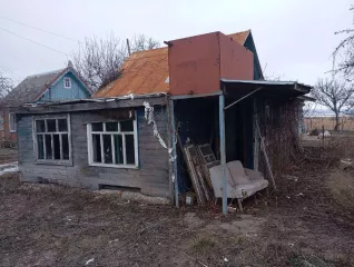 Жилое здание, площадь: 38,5 кв.м., кадастровый номер: 64:38:040501:939 и земельный участок, площадь: 410 кв.м., категория земель: Земли сельскохозяйственного назначения, разрешенное использование: Для ведения садоводства, кадастровый номер: 64:38:040501:381, адрес: Саратовская обл., Энгельсский…
