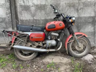 Мотоцикл Минск, н/у г.в., г/н отсутствует, VIN н/у, номер двигателя 488192-83, номер рамы Я-2455 (Реализация по прямому назначению). Цвет красный,  незначительные. но многочисленные, вмятины на бензобаке, боковых крышках, переднем крыле, заднем крыле и выхлопной трубе, отслойки, царапины и…