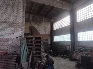 Нежилое здание (здание мастерских) площадью 432,2 кв.м, кадастровый номер 31:06:0329003:563. Местоположение: Белгородская область, г. Старый Оскол, тер. Юго-западный промрайон, пл-ка Базовая проезд-1, №15.