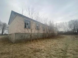 Нежилое здание площадью 199,4 кв.м с земельным участком площадью 1100 кв.м, расположенные по адресу: Орловская область, Болховский район, село Середичи. Здание: назначение нежилое, Хуторской сельский дом культуры, 1 этаж, кадастровый номер 57:01:0160201:159. Ограничения не зарегистрированы…