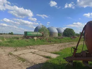 Опрыскиватель прицепной ОП-22, 2012 г.в., заводской номер 1282. Валкообразователь Liner 3500 компании Claas, 2012 г.в., заводской номер 13148480. Ознакомиться с имуществом можно в будние дни по адресу его нахождения после предварительного согласования по телефону 89279760000.