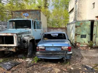 Недвижимое и движимое имущество - здание, назначение: нежилое (гостиница), кад номер: 50:60:0020103:58; здание, назначение: нежилое (проходная), кад номер: 50:60:0020103:55; помещение, назначение: нежилое (теплица), кад номер: 50:60:0020103:92; сооружение, назначение: нежилое (благоустройство с…