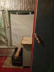 Жилое помещение общей площадью 13,9 кв.м на 1 этаже по адресу: Саратовская область, г. Хвалынск, ул. Чернышевского, д. 32, кв. 5. Кадастровый номер: 64:49:020110:38.