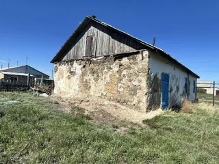 Здание 53.3 кв.м и земельный участок 438.5 кв.м, Оренбургская область Здание с кадастровым номером 56:11:0203001:77 и земельный участок под ним с кадастровым номером 56:11:0203001:1 Здание с кадастровым номером 56:11:0203001:77 площадь 53.3 по адресу Российская Федерация, Оренбургская область…