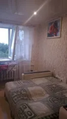 Комната 12.4 кв.м в Саратове, ул. Тверская, д. 38а, кв. 9, ком. 1. Многоквартирный дом, 5 этаж, 1963 года постройки. Конструкции: кирпичные стены, ж/б перекрытия и фундамент, рулонная кровля. Состояние здания хорошее, в комнате требуется ремонт. Доля в праве 1/6. Обременения: общая долевая…