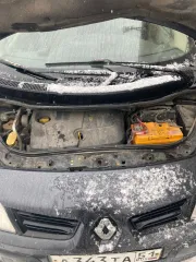 Renault Grand Scenic 2006 года, серый, VIN: VF1JMJEN636905226, госномер: А343ТА51. Особенности тех. состояния: отсутствует фрагмент заднего бампера (требуется его замена), нарушения лакокрасочного покрытия на крышке багажного отделения.