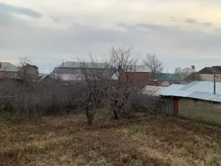 Жилой дом общей площадью 333,6 м² и земельный участок площадью 808 м² расположены по адресу: Челябинская область, Советский район, г. Челябинск, п. Смолино, ул. Октябрьская, д. 18. Кадастровый номер дома: 74:36:0414011:533, участка: 74:36:0414011:6. Ознакомление с имуществом возможно по…