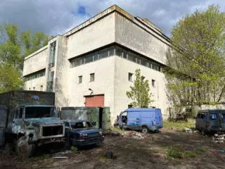 Недвижимое и движимое имущество - здание, назначение: нежилое (гостиница), кад номер: 50:60:0020103:58; здание, назначение: нежилое (проходная), кад номер: 50:60:0020103:55; помещение, назначение: нежилое (теплица), кад номер: 50:60:0020103:92; сооружение, назначение: нежилое (благоустройство с…