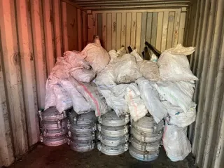 Фрагменты отделяющихся частей ракет-носителей в виде лома черных и цветных металлов, образовавшиеся после разделки и сортировки фрагментов отделяющихся частей РКН после запуска белорусского космического аппарата с космическим аппаратом "Глонасс-К2" №14Л