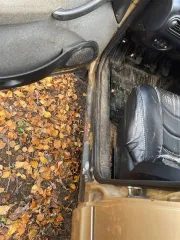 Шевроле Нива 2005 года выпуска, 80 л.с., пробег 140000 км, полный привод. VIN Х9L21230050093601, цвет бежевый металлик. Номер двигателя ВАЗ 2123 0104036, бензиновый, мощность 58,50 кВт (79,60 л.с.), объем 1690 см³. Номер кузова 0093601. Снаряженная масса 1400 кг, полная масса 1850 кг. Технически…