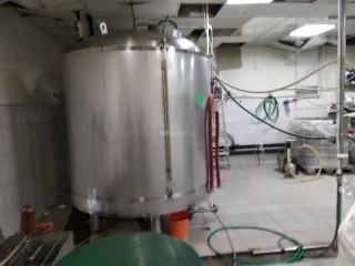 Пивоваренное технологическое оборудование BLONDERBEER.Tuere N 2000 I (пивоваренный завод) «BLONDERBEER.Туре N 2000 I», состоящее из: Бойлер. Сек-01. blonderbeer (1 шт.); фильтрационная емкость ССЕ-01. blonderbeer (1 шт.); Заторно сусловарочный котел СЕС-01. blonderbeer (2 шт.); ВИРПУЛ…