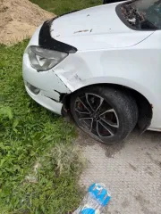 Opel Astra 2012 года, 115 л.с., пробег 300000 км, АКПП. VIN: XUFPD6DD6C3072737. Автомобиль находится в Тюмени по адресу: ул. 30 лет Победы, 96 (во дворе). ТС не на ходу. Вин-номер на кузове не читается. Имеются запреты регистрационных действий.