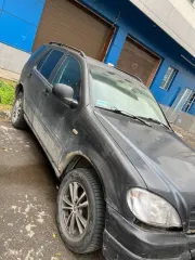 Mercedes-Benz ML320, 2000 Mercedes-Benz M-Класс, 2000 года, 218 лс, 354055 км, полный привод, АКПП, Легковой автомобиль, марка, модель: Mercedes-Benz ML320, VIN: 4JGAB54E5YA185990, категория тс – В, 2000 г.в., кузов: 4JGAB54E5YA185990, цвет кузова – черный, мощность двигателя, л.с. (кВт) – 218…