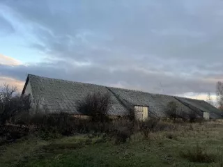 Земельный участок 55960 +/- 2069 кв.м, кад. № 58:08:0090602:45. Местоположение установлено относительно ориентира, расположенного за пределами участка. Ориентир — каменное здание. Участок находится примерно в 970 м от ориентира по направлению на юго-запад. Почтовый адрес ориентира: Пензенская обл…
