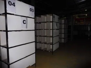 Стеллажи металлические с полками ДСП 94 шт.