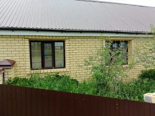 Здание конторы площадью 114,8 кв.м., кадастровый номер 66:01:2801001:545 с земельным участком площадью 1402,0 кв.м., кадастровый номер 66:01:2801001:210 по адресу: Свердловская область, Алапаевский район, с. Кировское, ул. Зеленая, д.3 Общая площадь: 114.8 Материалы наружных стен здания: Рубленые…