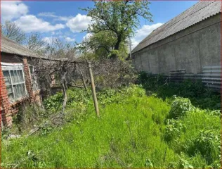1/2 доля жилого дома, 76,8 кв.м, с. Новый Батако, РСО-Алания. Доля в праве на жилой дом, площадь: 76,8 кв.м., адрес (местонахождение): РСО-Алания, с. Новый Батако, ул. Бзарова, д.22, категория земель: Жилой дом, кадастровый номер: 15:03:0150127:17