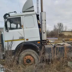Маз 64229032, 1996 грузовой автомобиль (тягач седельный), г/н: М588ХА22, VIN:XTM642290T0011262, цвет-белый (арест, повтор). Год выпуска: 1996, марка: маз, модель: 64229032, тип кузова: седельный тягач, VIN: XTM642290T0011262.