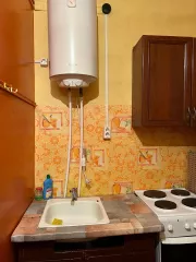 Жилое помещение, кадастровый номер: 72:25:0101005:453, площадь 25.7 кв.м., вид права, доля в праве: Собственность 
Расположенное по адресу: Тюменская область, город Ишим, улица Республики, дом 93а, комната 5
Ограничения (обременения) права: Все запреты и ограничения с имущества должника…
