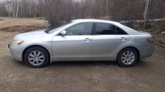 Автомобиль марки TOYOTA модель Camry 2006 г.в. VIN номер JTNBE40K603016538, цвет: светло серый. Техническое описание: Машина на ходу , есть небольшие сколы по кузову, нужна плановая проф. диагностика для выявления внутренних и внешних проблем.   ИМУЩЕСТВО В ЗАЛОГЕ ПАО СОВКОМБАНК.