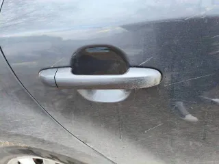 Kia Ceed, 2009 года, 122 лс, 262067 км, АКПП, vin XWEFF522390006537, СТС, ПТС и два ключа (один из них сломан), залог — нет, пробег 262к, по кузову очень много косяков, вмятин сколов и царапин, ржавое и дырявое и еще помятое левое крыло, ремонтировали левую сторону после дтп сделали плохо краска…