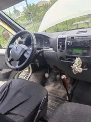 Автомобиль грузовой 3009А9, 2017 года выпуска, VIN: Z783009A9J0041929, цвет кузова — белый. Автомобиль на ходу. Длительное время не эксплуатировался. По кузову имеются следы коррозии по нижним кромкам кабины, дверей, раме фургона, задним воротам и в подкапотном пространстве. Салон имеет следы…