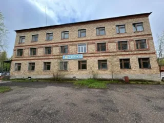 Земельный участок с кадастровым номером 11:12:1701013:2903, РНФИ П11110006823, площадью 899 кв.м, с расположенным на нём объектом недвижимого имущества: административным зданием  с кадастровым номером 11:12:1701011:485, РНФИ П12110002264, площадью 796,8 кв.м, по адресу: Российская Федерация…
