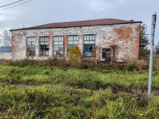 Нежилое здание 488.1 кв.м, участок 1904 кв.м, расположенное по адресу: Чувашская Республика, Ядринский район, село Полянки, улица Чистякова, дом 99а. Земельный участок категории "земли населенных пунктов", кадастровый номер 21:24:100301:131, площадью 1904 кв.м. Двухэтажное кирпичное нежилое здание…