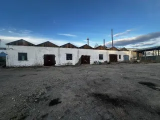 Склад и многофункциональное здание 1016,7 кв.м, земельный участок 8310 кв.м, Забайкальский край. Склад, назначение: нежилое, 1 этаж (в т.ч. подземных 0), с кадастровым номером 75:22:272801:669, площадь 382,30 кв.м, расположенный по адресу: Забайкальский край, Читинский район, пгт. Атамановка, ул…