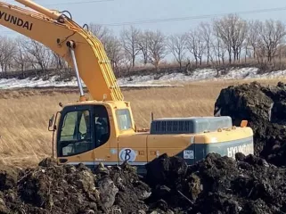 Экскаватор гусеничный Hyundai R300LC-9SH, заводской номер HHKHZ808LE0000183, 2014 год выпуска, госномер 58 УЕ 9248 (63 СВ 9366). Экскаватор гусеничный Hyundai R300LC-9S, заводской номер HHKHZ810LE0001178, 2014 год выпуска, госномер 58 УЕ 9241 (63 СВ 9362). Трактор ДТ-75 ДЕРС2 с буровой установкой…