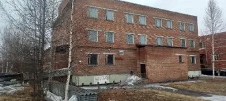 Нежилое помещение 1113,8 кв.м и земельный участок 2004 кв.м, Амурская область. Нежилое помещение с кадастровым номером 28:26:012000:1682, общей площадью 1 113,8 кв.м., этаж № первый, этаж № второй, этаж № третий, расположенное по адресу: Амурская область, Тындинский муниципальный округ, поселок…