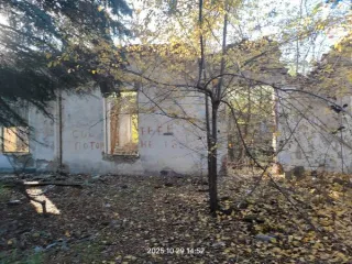 Нежилые здания, г.Шахты, Милиционная, 10, общая площадь 852,7 кв.м. Нежилые здания, расположенные по адресу: г.Шахты, ул. Милиционная, 10. Нежилое здание, количество этажей 1, в том числе подземных этажей 0, площадь: общая 491,5 кв.м., кадастровый номер 61:59:0040322:50. Нежилое здание, количество…