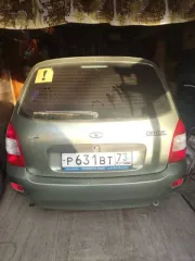 Lada Kalina, 2010 г.в., VIN XTA111730A0052527. Не на ходу. Битая: правое крыло и дверь. Клееный передний бампер, не держит с одной стороны крепление бампера. С водительской стороны не работает стеклоподъёмники, заедает рычаг переключения скоростей. Не работает печка. Эксплуатировалась для перевозки…