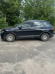 Volkswagen Tiguan, 2018 года, 149,6 лс, 174000 км. Легковой автомобиль, марка VOLKSWAGEN TIGUAN, VIN WVGZZZ5NZJW912315, 2018 г.вып. ВНИМАНИЕ!!! Машина на ходу. В дальнейшем нужна замена топливной системы и экологию нужно вырезать или прошить. Бампер с одной стороны побитый немного после аварии…