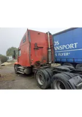 Freightliner FLC, 1998 года, автомобиль грузовой, марка: Freightliner, модель: FLC, VIN: 1FUYSDYBXXLB48266, гос. рег. номер: Е169СЕ161, год изготовления: 1998.
