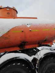 Нефаз 96742-03 2010. Полуприцеп-цистерна, марка: НЕФАЗ 96742-03, год изготовления: 2010, цвет: оранжевый, VIN: X1F96742BA0001116, госномер: АР584386, кузов №: X1F96742BA0001116. Согласно акту осмотра и фотографиям, имущество имеет множественные сколы, местами коррозию, отсутствуют все колесные…