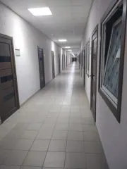 Нежилое помещение площадью 560,7 кв.м с кадастровым номером 22:63:010310:669 (РНФИ П13220006009) по адресу: Алтайский край, г. Барнаул, ул. Солнечная поляна, д. 26а, гаражный бокс 121. Вид ограничений и обременений: не зарегистрировано. Кадастровый номер объекта недвижимости (здания, сооружения), в…