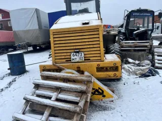 Погрузчик ПК-30 2009 года, модель ПК-30.0001, гос. номер МТ 6473 02. Производитель: Челябинск. VIN: 290209. Заводской номер рамы отсутствует. Номер двигателя: 390192. Цвет: желто-серый. Паспорт самоходной машины: ВЕ № 562317 от 29.02.2009. Мощность двигателя: 90 кВт (122 л.с.), тип: бензиновый. Вид…